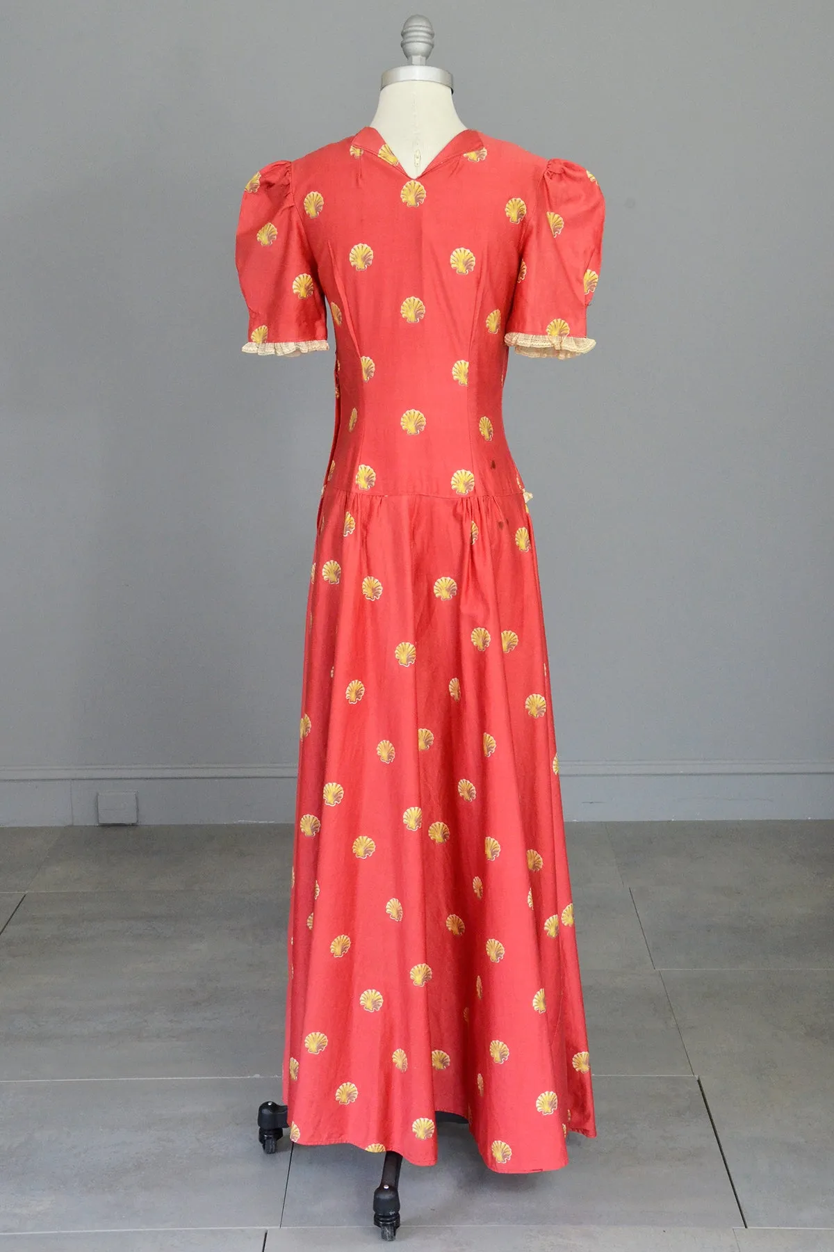 1930s Seashell Novelty Print Puff Sleeve Peasant Folk Dress Gown