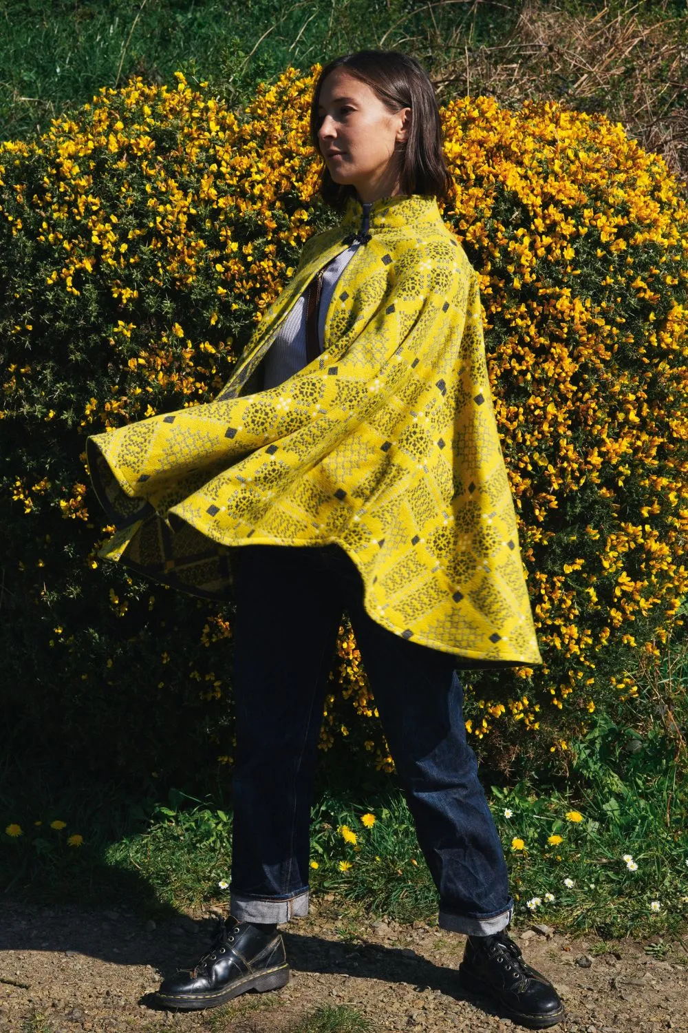 Knot Garden Reversible Cape